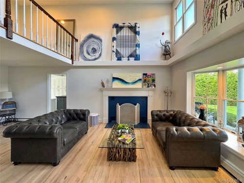 137 South Rd, Westhampton, NY, 11977-1523 | Card Image