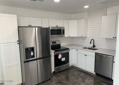3-9439 N 11th Ave, Phoenix, AZ, 85021-3112 | Card Image