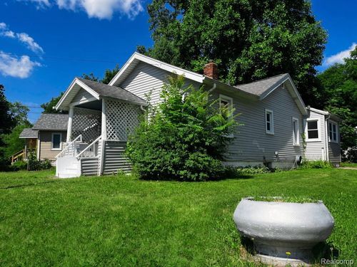 93 Omar St, Pontiac, MI, 48342-2428 | Card Image