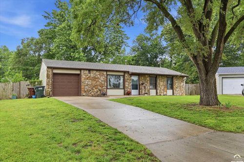 1825 Brook St, Lawrence, KS, 66044-4318 | Card Image