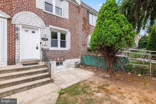 230 W Washington Ave, Clifton Hts, PA, 19018-2130 | Card Image