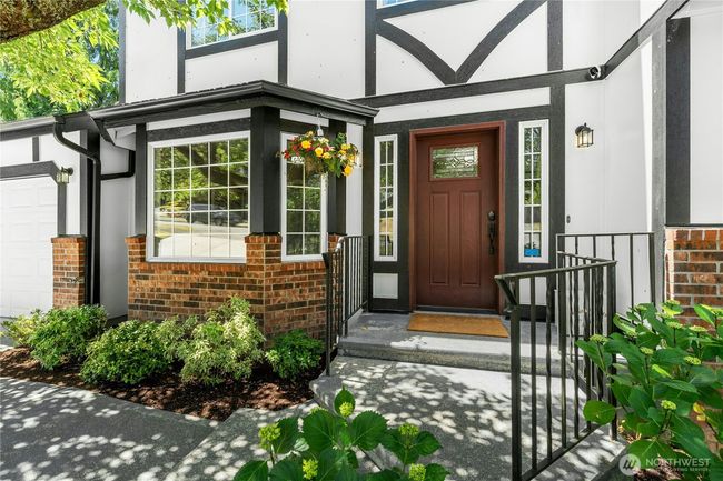 Front entry | Image 5