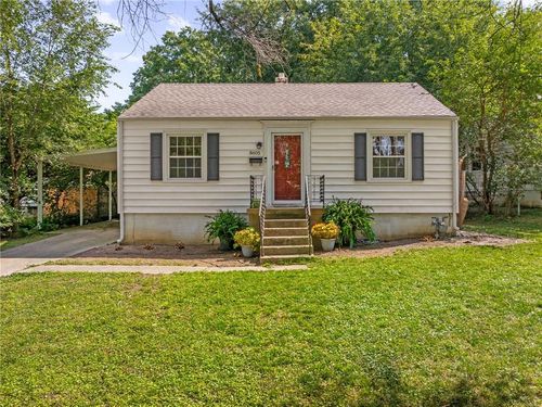 8605 Summit Street, Kansas City, MO, 64114 | Card Image