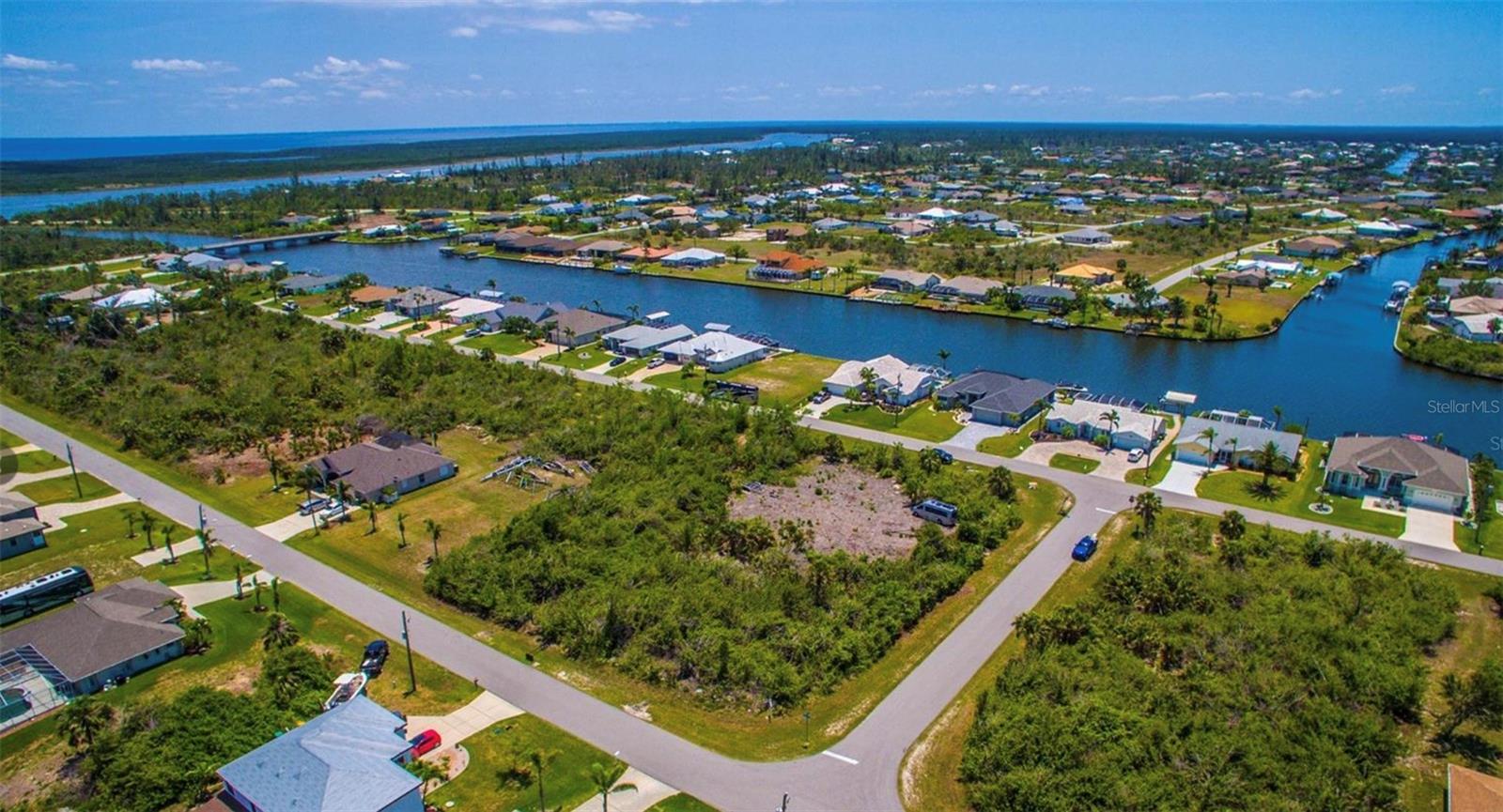 Land in PORT CHARLOTTE 2