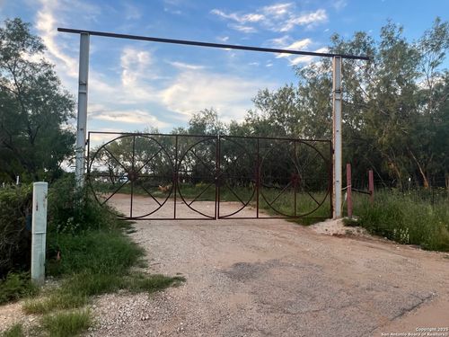 10477 Briggs Rd, Atascosa, TX, 78002-5748 | Card Image