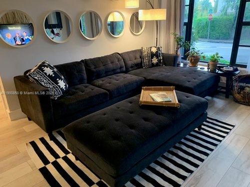 2 Ne 44th St, Miami, FL, 33137-3414 | Card Image