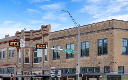 ste-202-102 E 2nd St, Taylor, TX, 76574-3620 | Card Image