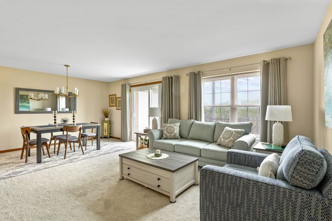Living room/dining room combination | Image 4