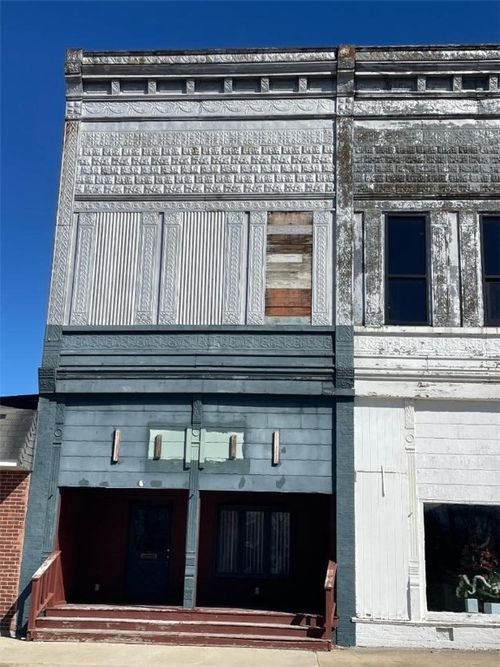 18 N Pike St, OAKLAND, IL, 61943-7198 | Card Image