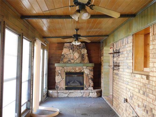 420 Lawson Ln, Pilot Point, TX, 76258-4103 | Card Image