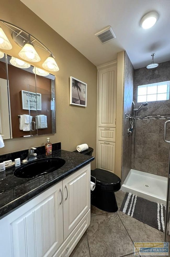 502 W Clam Cir, House other with 2 bedrooms, 3 bathrooms and null parking in Port Isabel TX | Image 38