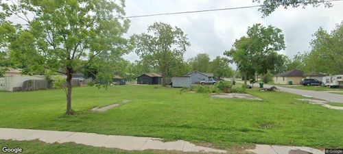 425 W Miller St, Angleton, TX, 77515-5518 | Card Image