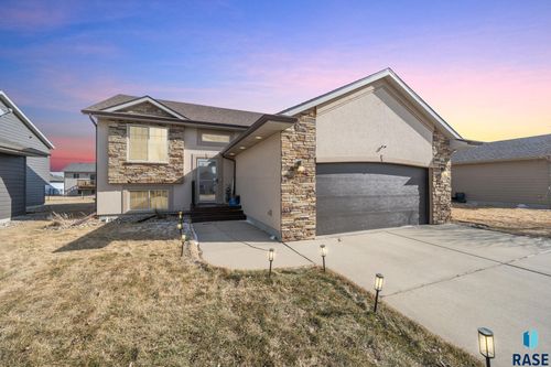 4704 S Wassom Ave Avenue, Sioux Falls, SD, 57106 | Card Image
