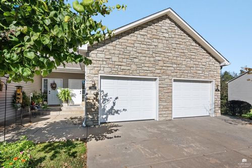 802 Oakbrook Pl, Manhattan, KS, 66503-8476 | Card Image