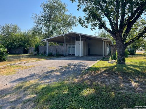 1502 N Park St, Uvalde, TX, 78801-3852 | Card Image