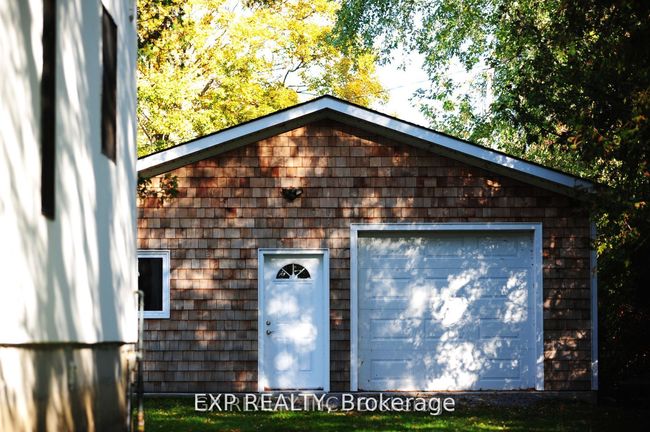 212 Cameron Cres, House other with 4 bedrooms, 3 bathrooms and 6 parking in Keswick ON | Image 24