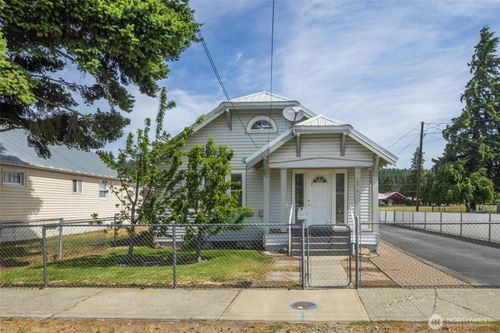 819 E 1st St, Cle Elum, WA, 98922-1254 | Card Image