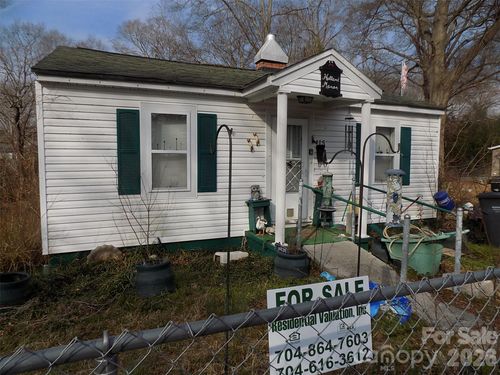 415 S Maple St, Dallas, NC, 28034-2227 | Card Image