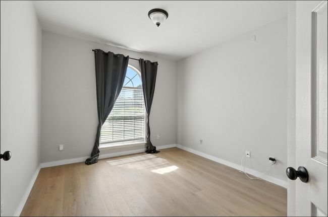 Unfurnished room with wood finished floors and baseboards | Image 6