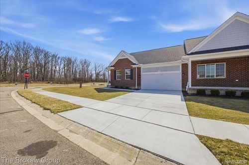 1435 Luxington Dr, Lapeer, MI, 48446-1272 | Card Image