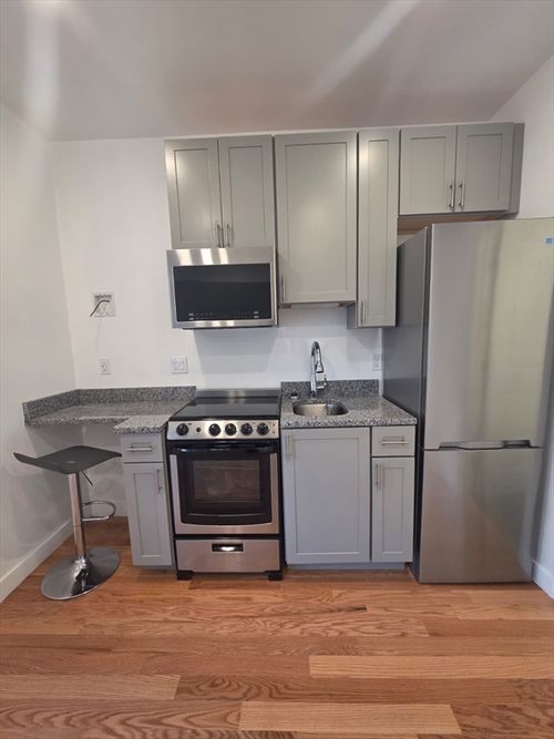 204-165 Hawthorne Broadway, Chelsea, MA, 02150 | Card Image