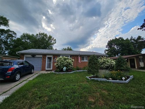 348 S Byfield St, Westland, MI, 48186-4375 | Card Image