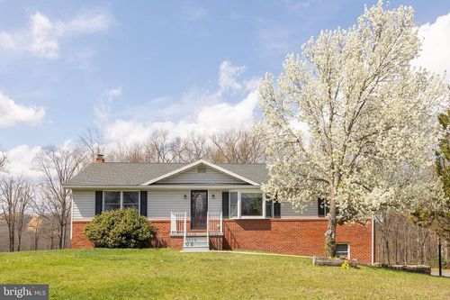 25 Nelson Ln, Berkeley Springs, WV, 25411-6723 | Card Image
