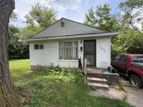 14231 Kentfield St, Detroit, MI, 48223-2755 | Card Image