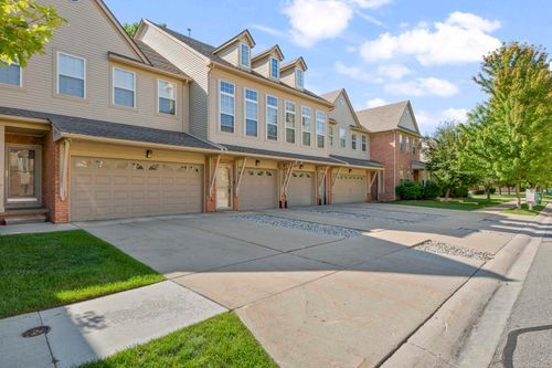 56696 Long Island Dr, Shelby Township, MI, 48316-5726 | Card Image