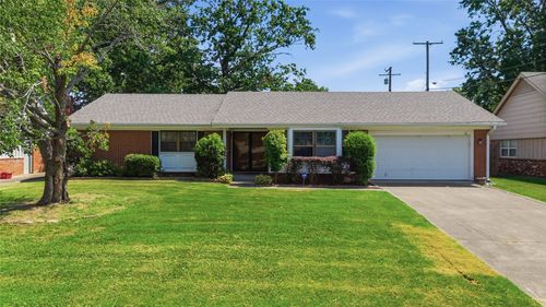 6832 E 57th St, Tulsa, OK, 74145-8520 | Card Image