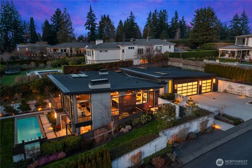 9404 NE Ne 20th St, Clyde Hill, WA, 98004-2530 | Card Image