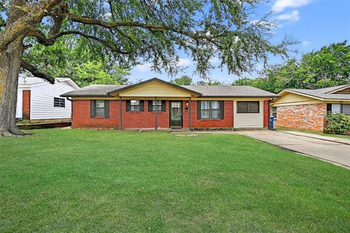 162 N Imperial Dr, Denison, TX, 75020-3572 | Card Image