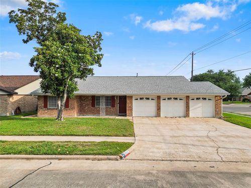 1102 Brenda Dr, Deer Park, TX, 77536-4316 | Card Image