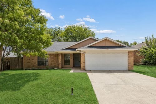 825 Bristol Ave, Saginaw, TX, 76179-3403 | Card Image