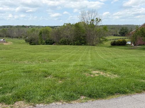 100 Lyn Ct, Versailles, KY, 40383-8974 | Card Image