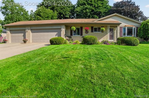 6282 Peach Dr, Clarkston, MI, 48346-1626 | Card Image