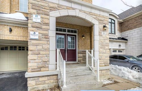 11 Clunburry Rd, Brampton, ON, L7A5B4 | Card Image
