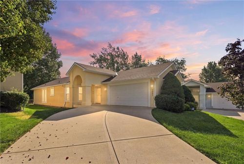7907 N Cherry St, Kansas City, MO, 64118-1522 | Card Image