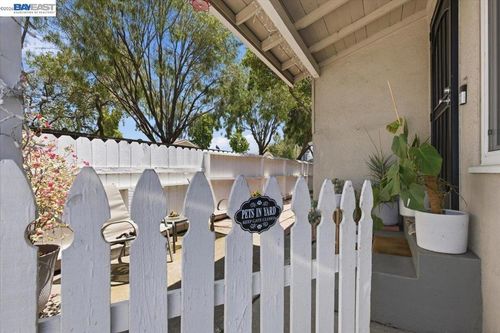 882 W Tennyson Rd, Hayward, CA, 94544-5222 | Card Image