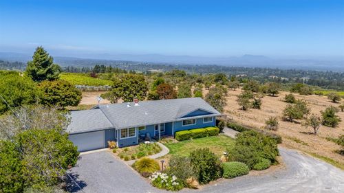 829 Rigsby Ln, Sebastopol, CA, 95472-3900 | Card Image