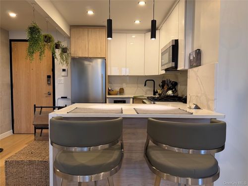 3a-116-17 Grosvenor Ln, Richmond Hill, NY, 11418-3511 | Card Image