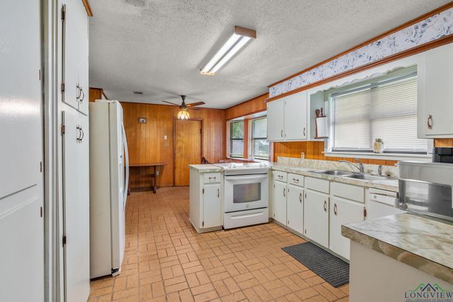 8103 Us Highway 259 N, House other with 4 bedrooms, 3 bathrooms and null parking in Omaha TX | Image 30