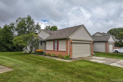 3084 Falcon Drive, Condo with 2 bedrooms, 2 bathrooms and null parking in Burton MI | Image 1