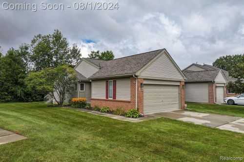 3084 Falcon Drive, Burton, MI, 48519 | Card Image