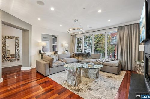 25 Vela Way, Edgewater, NJ, 07020-1563 | Card Image