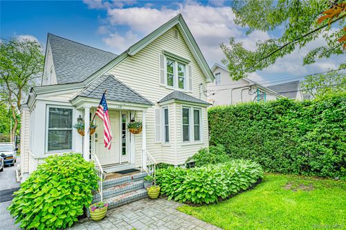 15 Fairview St, Huntington, NY, 11743-3413 | Card Image