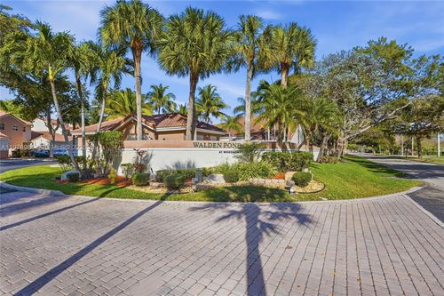 8249 Nw 70th St, Tamarac, FL, 33321-2747 | Card Image