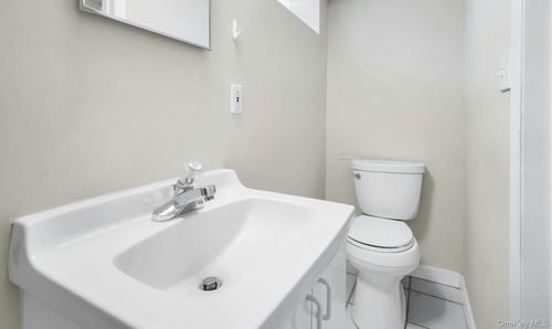 69 Miller Rd, Hicksville, NY, 11801-1848 | Card Image