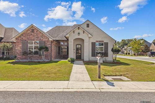 100 Flora Springs Dr, Youngsville, LA, 70592-6294 | Card Image