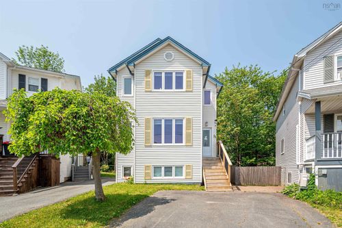 11 Bond Crt, Lower Sackville, NS, B4C4B9 | Card Image